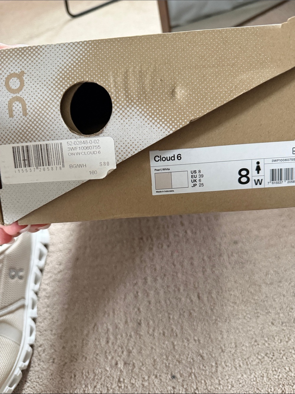 On Running women’s Cloud Sneakers in Light Cream - Picture 8 of 10